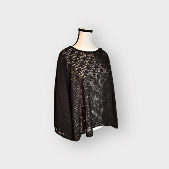 Women’s M - L PURE Essence Made in Canada Crochet Sleeved Poncho Made in Canada - Picture 6 of 8